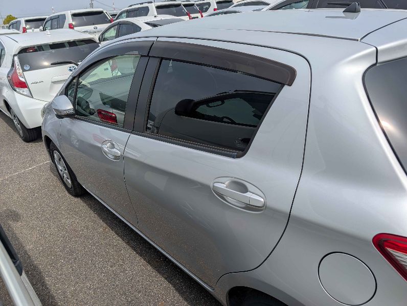  31500  TOYOTA VITZ  2017  