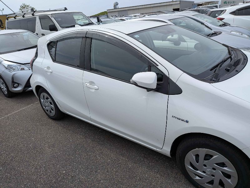  31501  TOYOTA AQUA  2017  