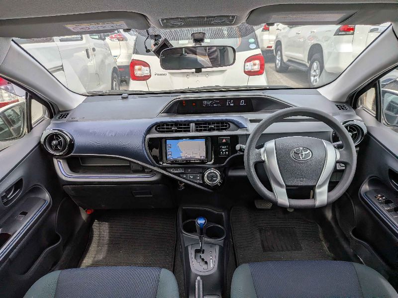 31501  TOYOTA AQUA  2017  