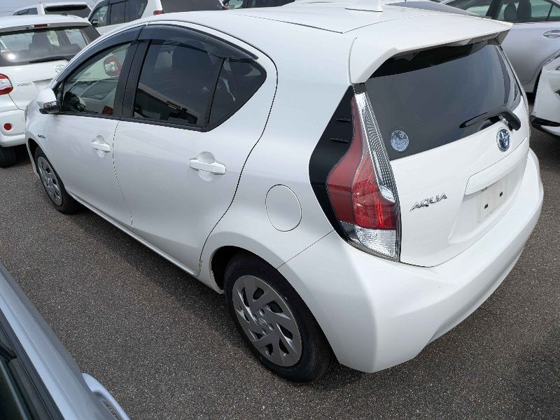  31501  TOYOTA AQUA  2017  