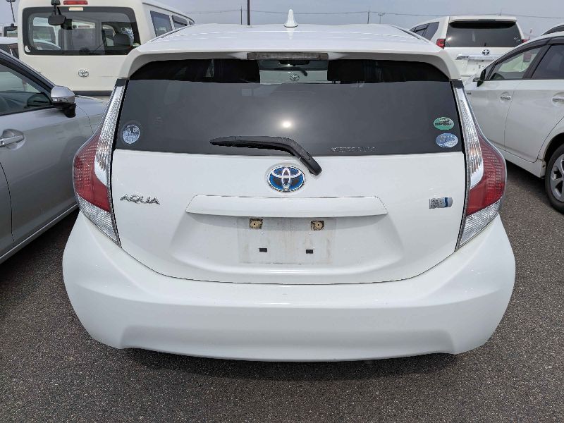  31501  TOYOTA AQUA  2017  