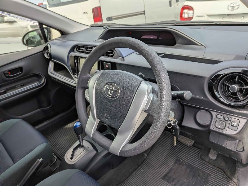  31501  TOYOTA AQUA  2017  