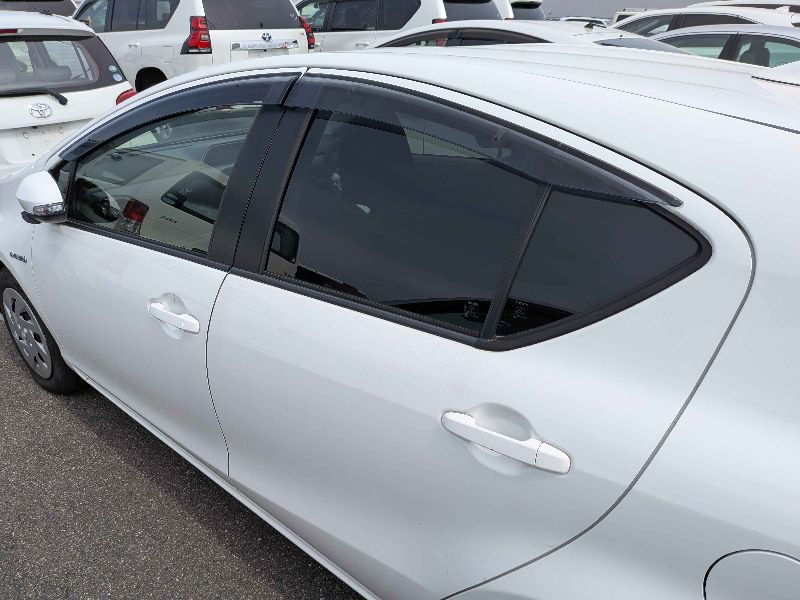  31501  TOYOTA AQUA  2017  