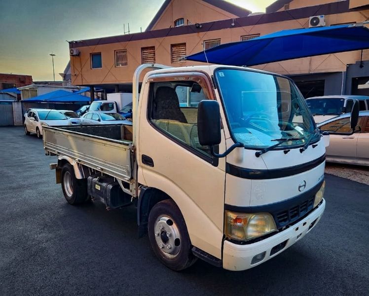  31509  HINO DUTRO TRUCK  2005  