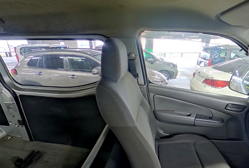  31516  NISSAN CARAVAN  2017  