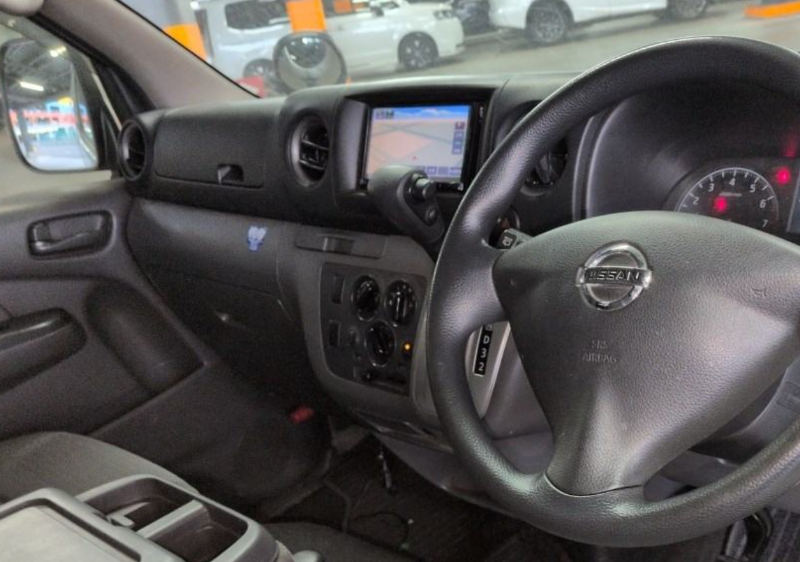  31516  NISSAN CARAVAN  2017  
