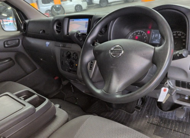  31516  NISSAN CARAVAN  2017  