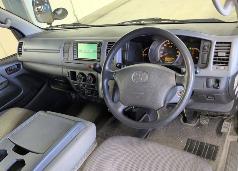  31519  TOYOTA HIACE  2006  