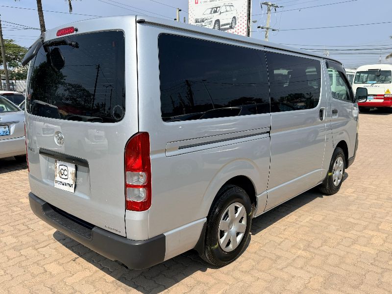  31519  TOYOTA HIACE  2006  