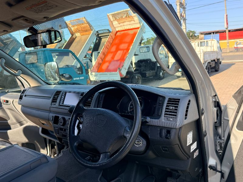  31519  TOYOTA HIACE  2006  