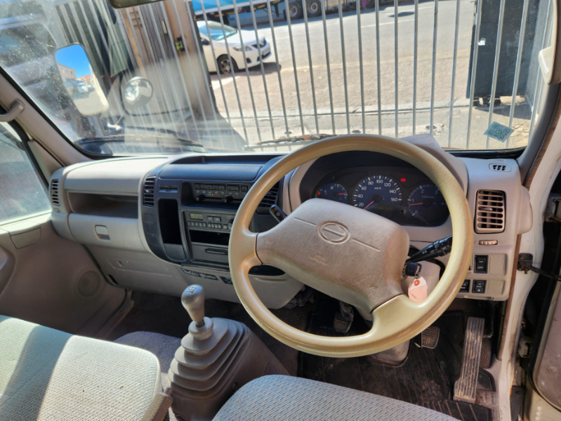  31540  HINO DUTRO  2001  
