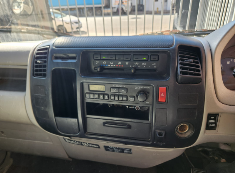  31540  HINO DUTRO  2001  