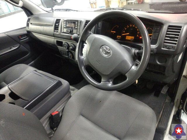  31546  TOYOTA HIACE  2017  
