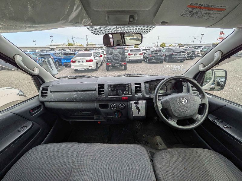  31546  TOYOTA HIACE  2017  