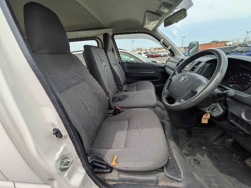  31546  TOYOTA HIACE  2017  