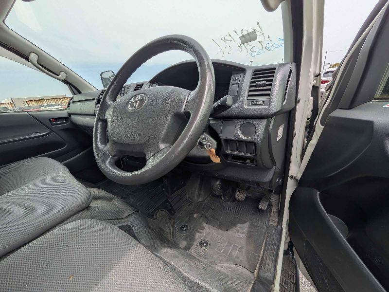  31546  TOYOTA HIACE  2017  