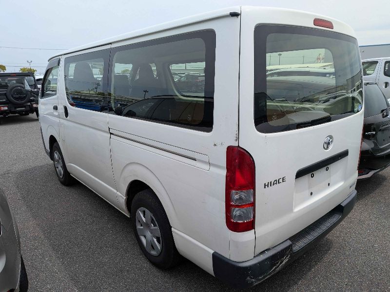  31546  TOYOTA HIACE  2017  