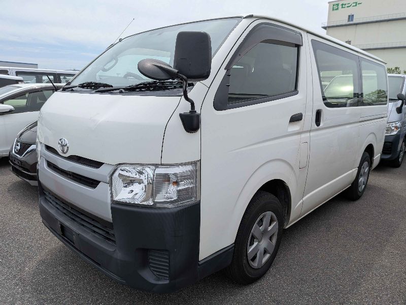  31546  TOYOTA HIACE  2017 