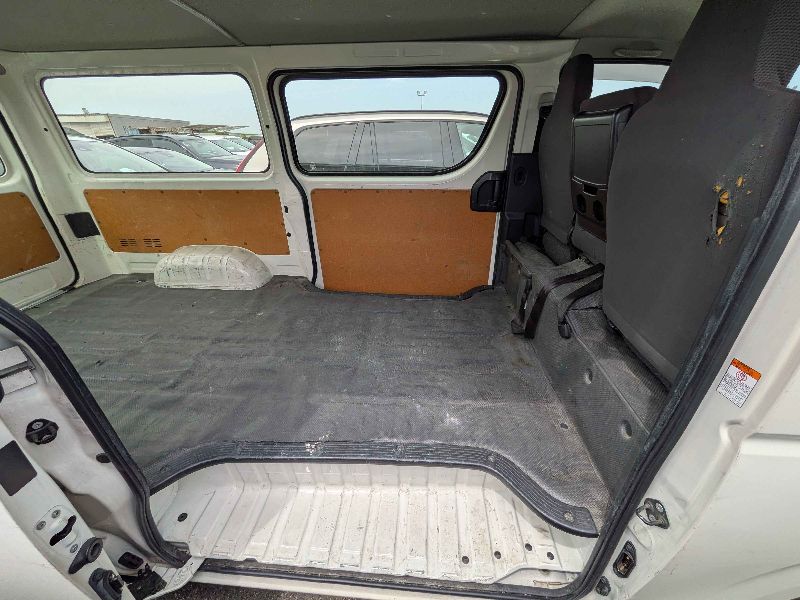  31546  TOYOTA HIACE  2017  