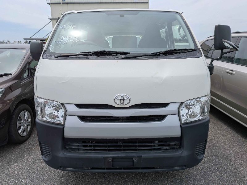  31546  TOYOTA HIACE  2017  