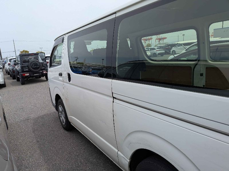  31546  TOYOTA HIACE  2017  