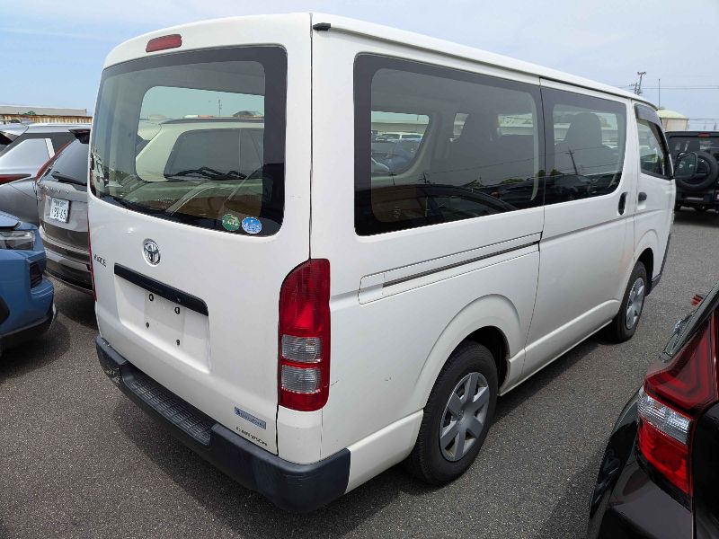  31546  TOYOTA HIACE  2017  