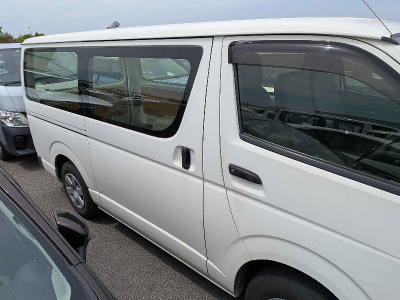  31546  TOYOTA HIACE  2017  