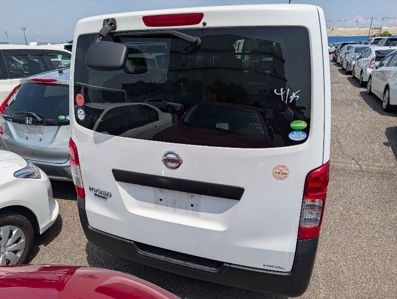  31547  NISSAN CARAVAN  2017  
