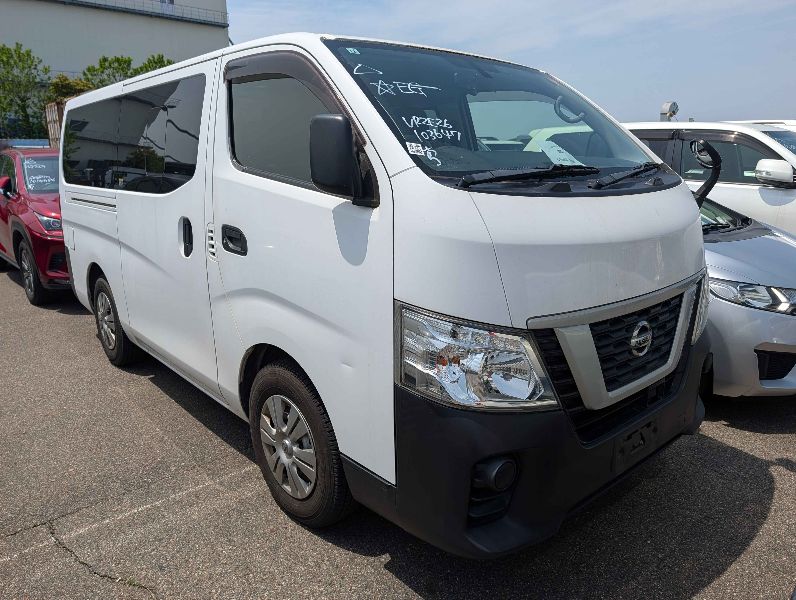  31547  NISSAN CARAVAN  2017 