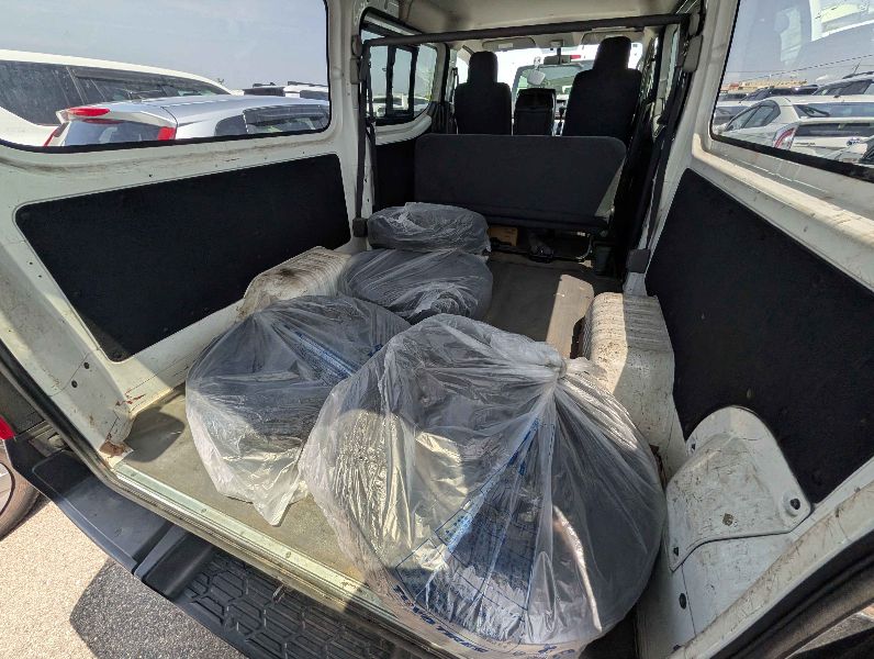  31547  NISSAN CARAVAN  2017  