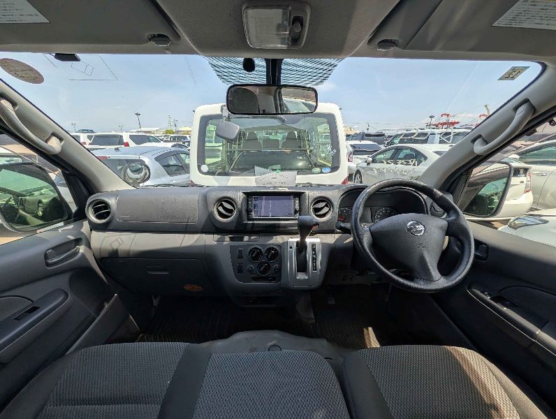  31547  NISSAN CARAVAN  2017  