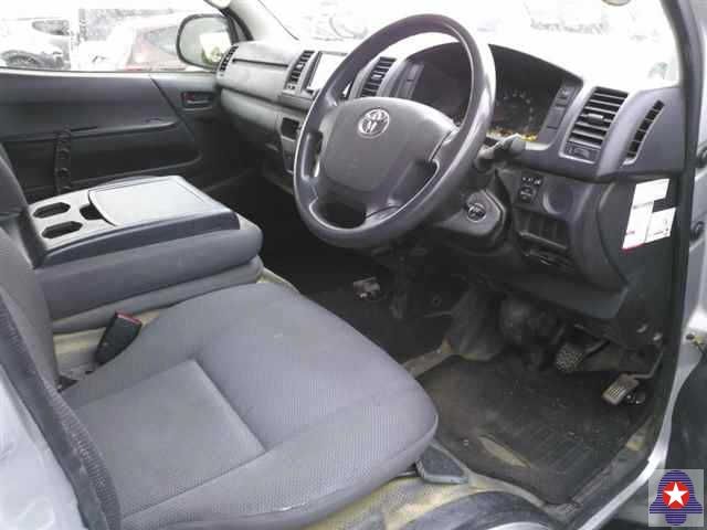  31552  TOYOTA HIACE  2017  
