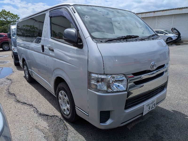  31552  TOYOTA HIACE  2017  
