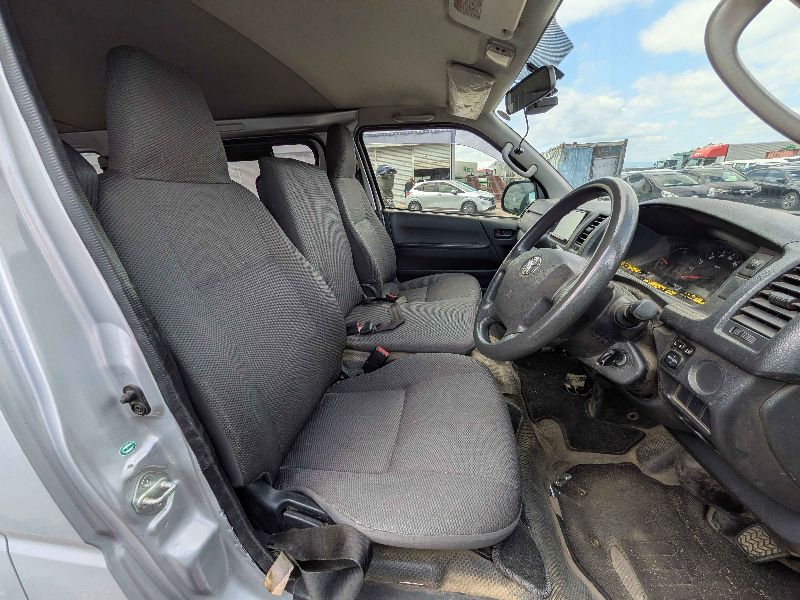  31552  TOYOTA HIACE  2017  