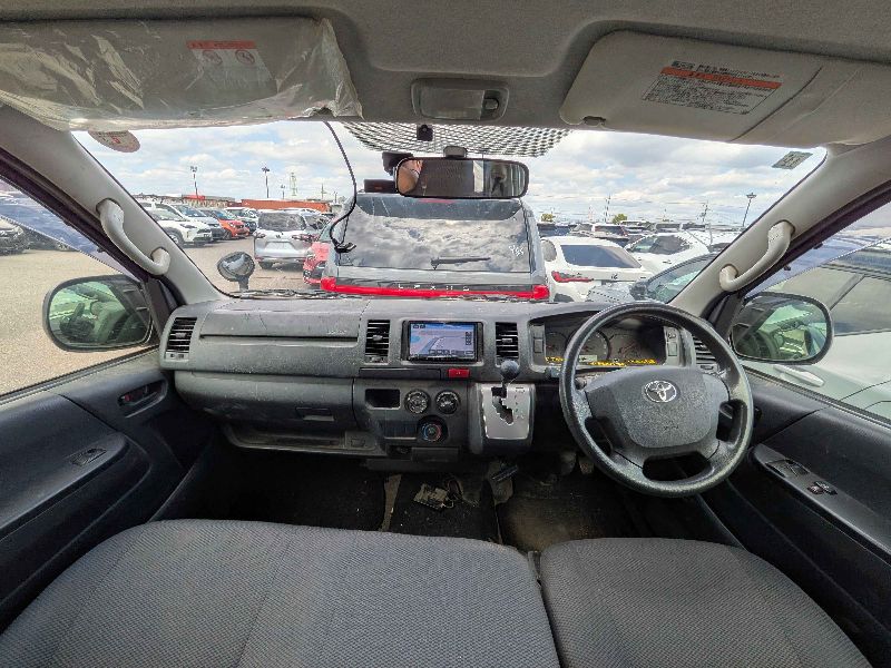  31552  TOYOTA HIACE  2017  