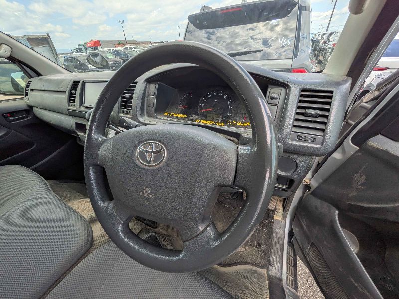  31552  TOYOTA HIACE  2017  