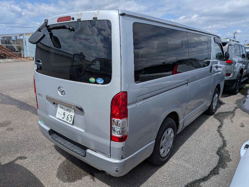  31552  TOYOTA HIACE  2017  