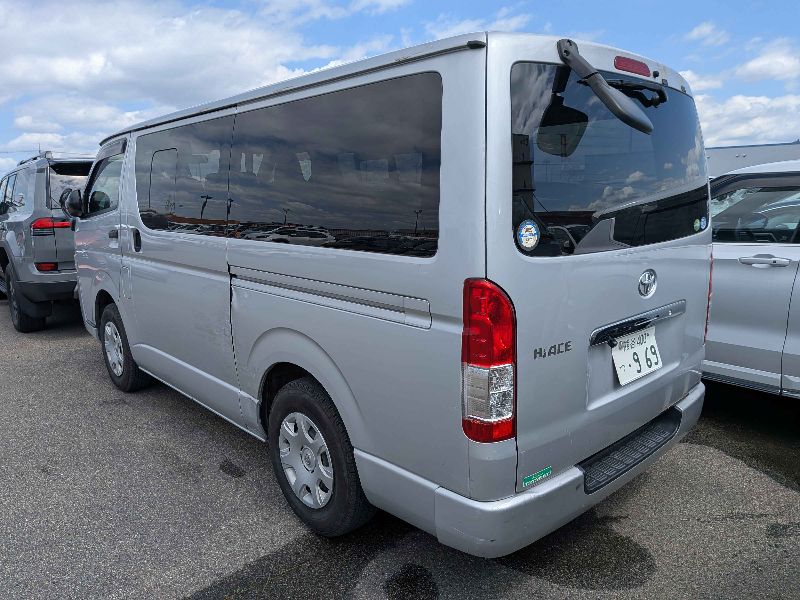  31552  TOYOTA HIACE  2017  