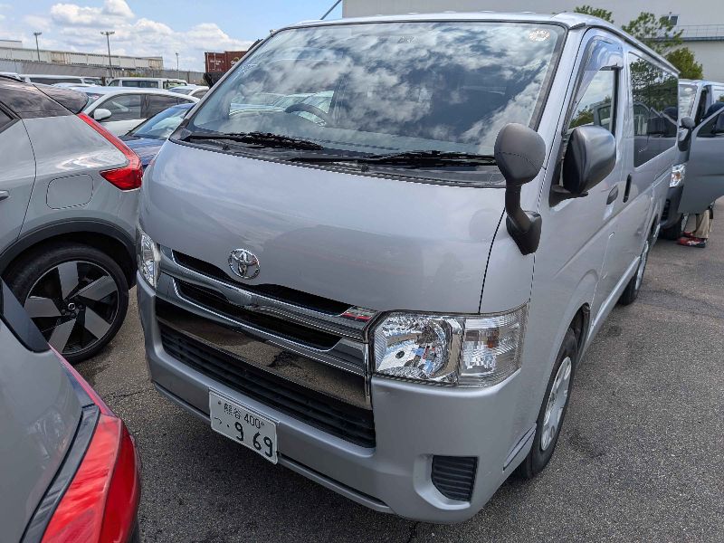  31552  TOYOTA HIACE  2017  