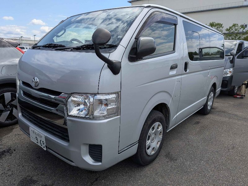  31552  TOYOTA HIACE  2017 