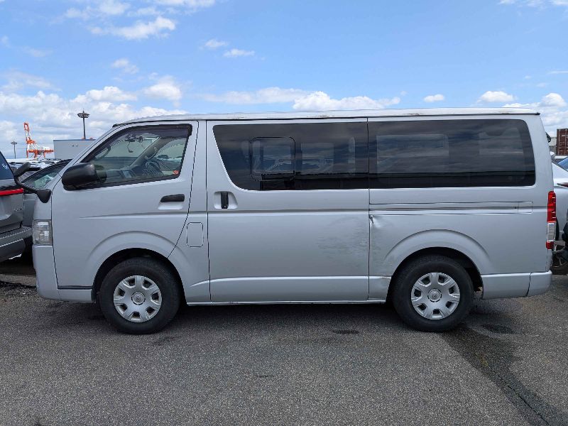  31552  TOYOTA HIACE  2017  