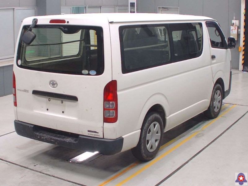  31554  TOYOTA REGIUS  2018  