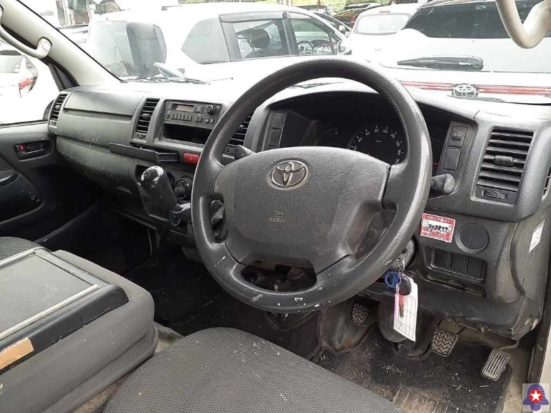  31554  TOYOTA REGIUS  2018  