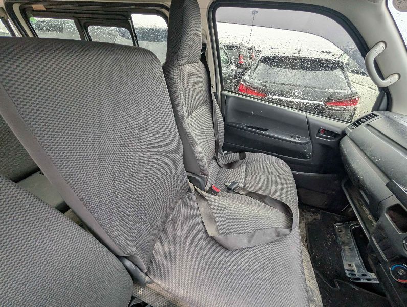  31554  TOYOTA REGIUS  2018  