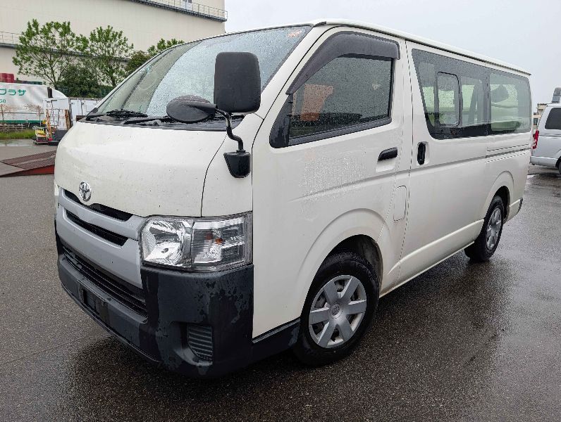 31554  TOYOTA REGIUS  2018 