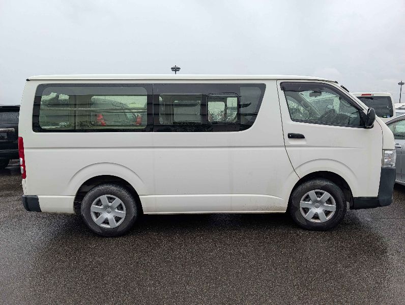  31554  TOYOTA REGIUS  2018  