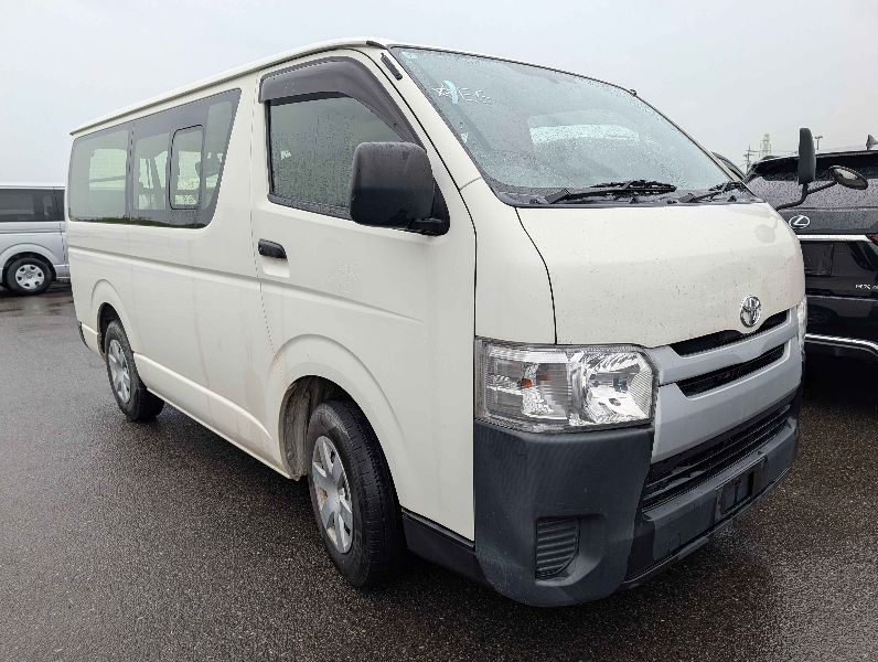  31554  TOYOTA REGIUS  2018  