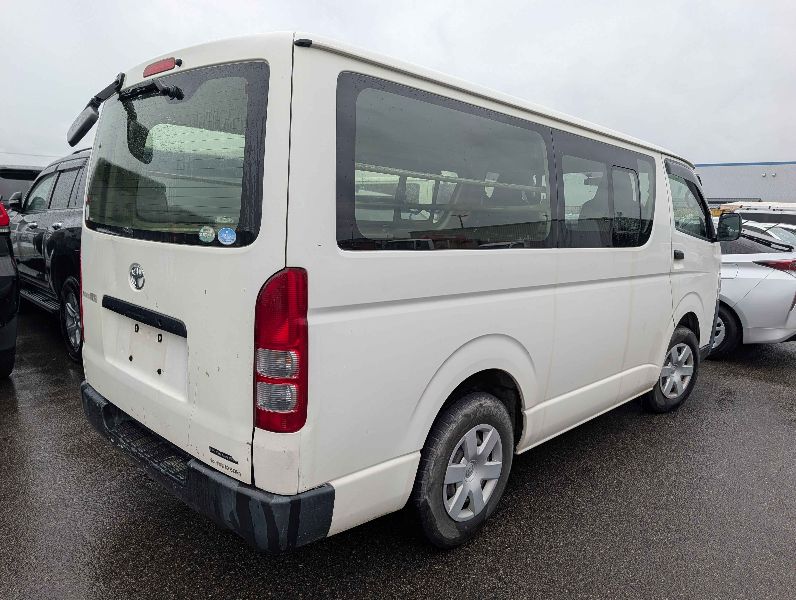  31554  TOYOTA REGIUS  2018  