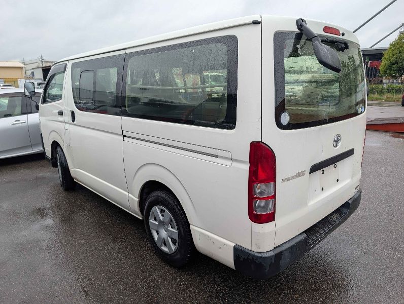 31554  TOYOTA REGIUS  2018  