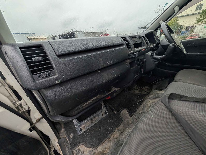  31554  TOYOTA REGIUS  2018  